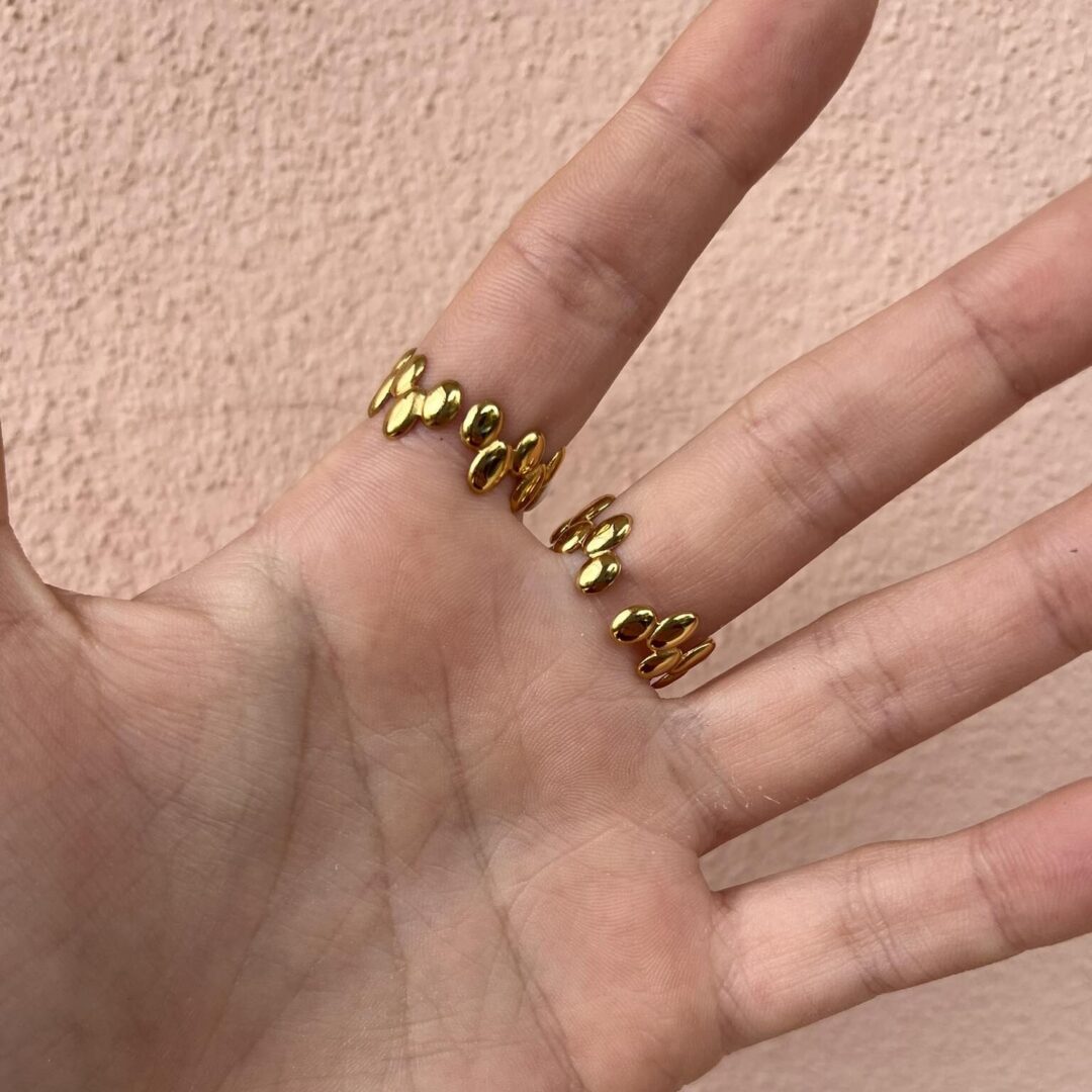 Anello a fascia regolabile chicchi