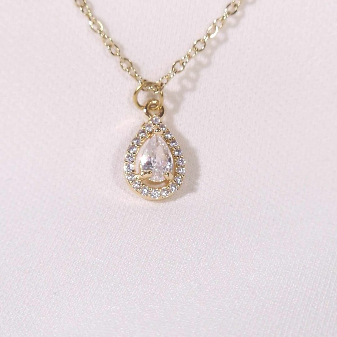Collana con goccia pietre zirconie